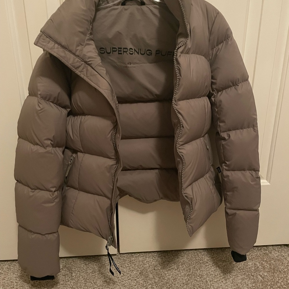 Aritzia Supersnug Puffer Jacket - XS